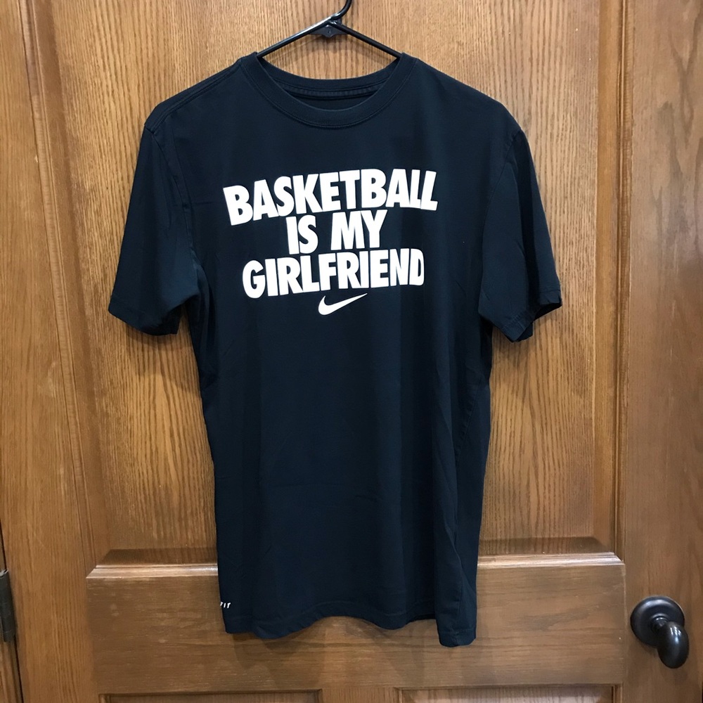 Men’s Nike Dri-Fit Pullover T-Shirt - Size Medium